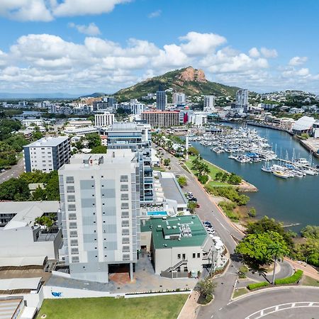 Oaks Townsville Metropole Hotel Bagian luar foto