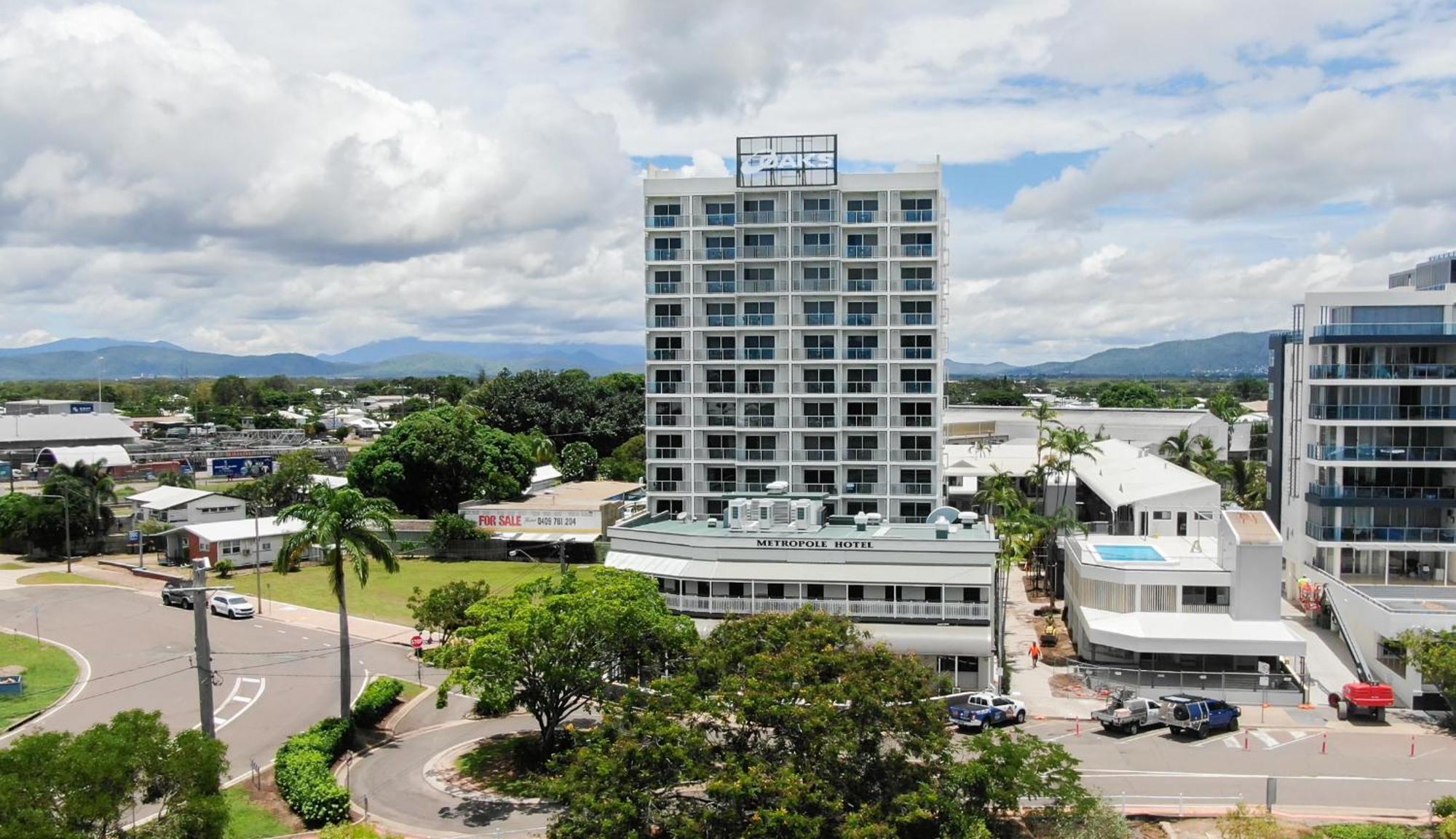 Oaks Townsville Metropole Hotel Bagian luar foto