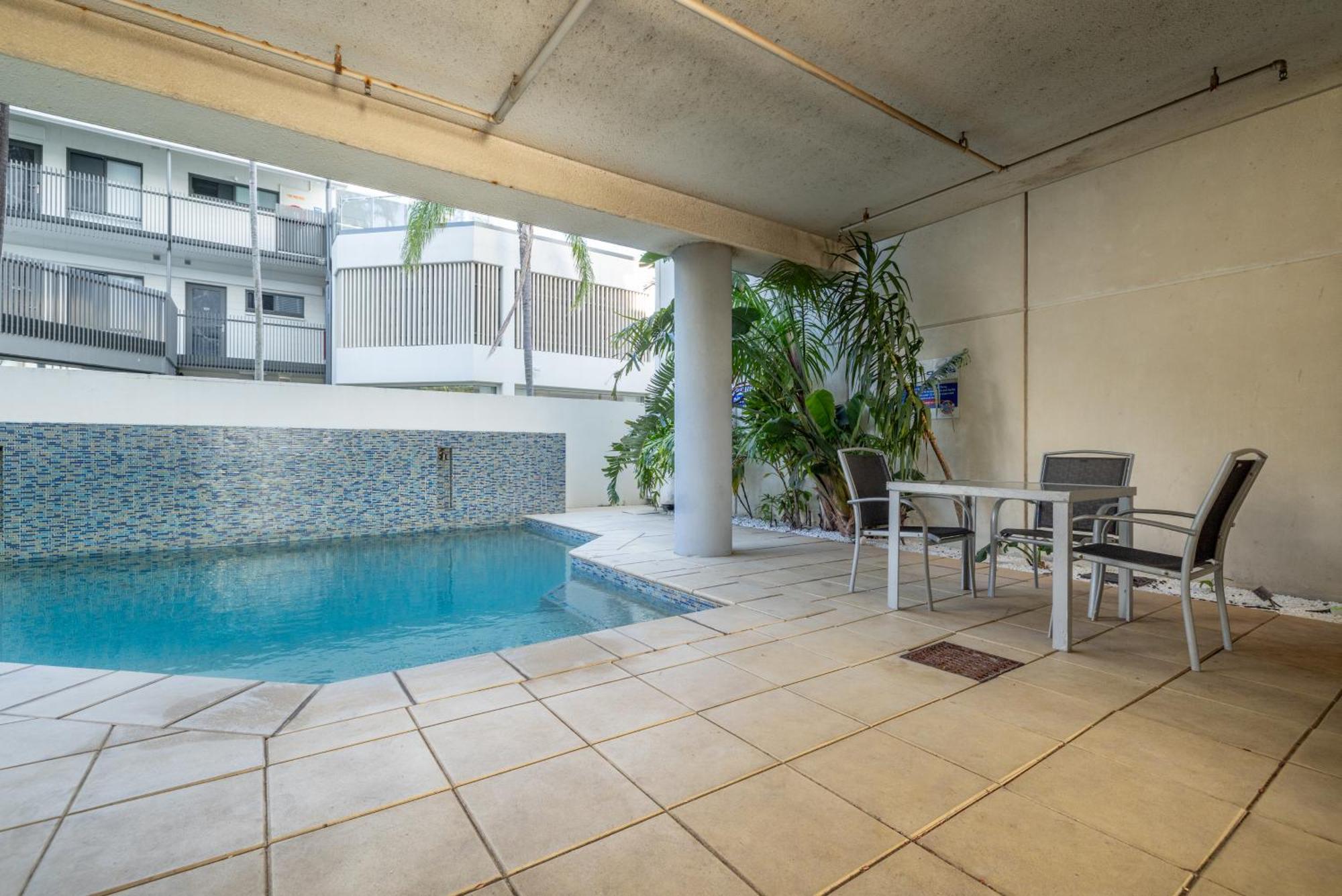 Oaks Townsville Metropole Hotel Bagian luar foto