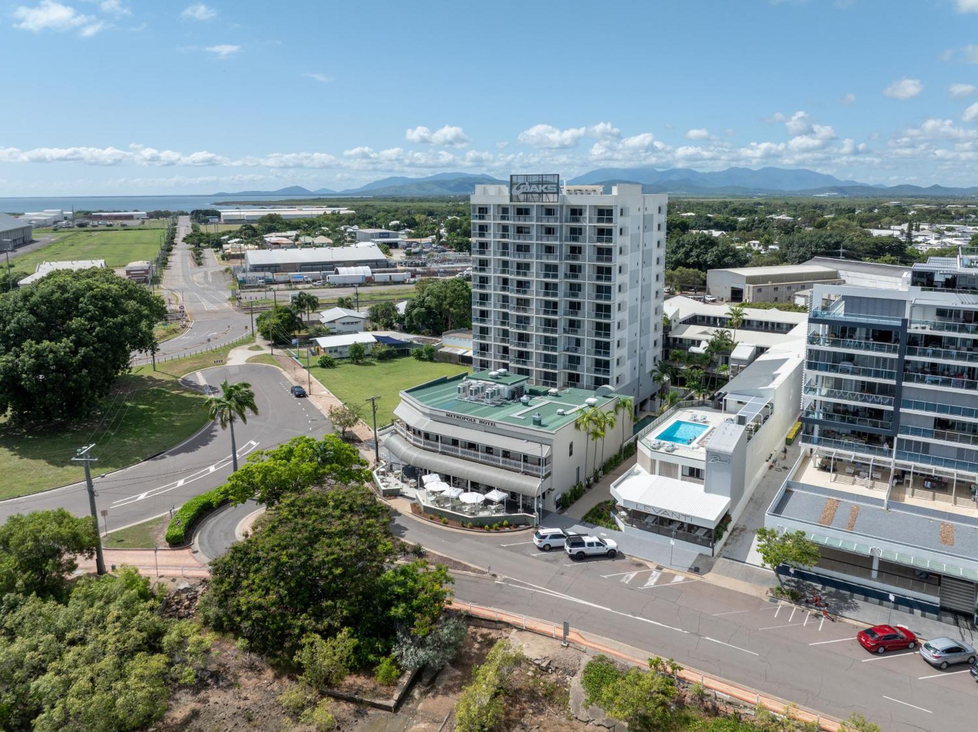 Oaks Townsville Metropole Hotel Bagian luar foto