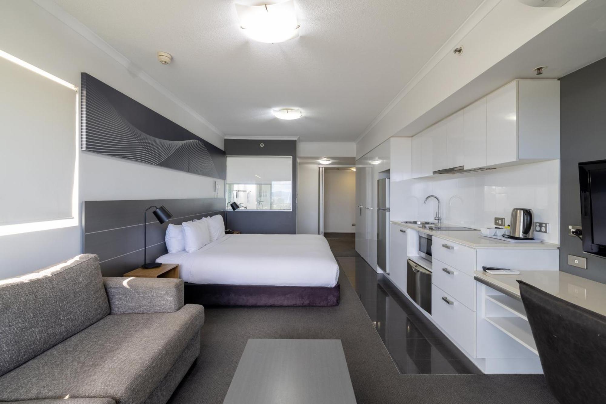 Oaks Townsville Metropole Hotel Bagian luar foto