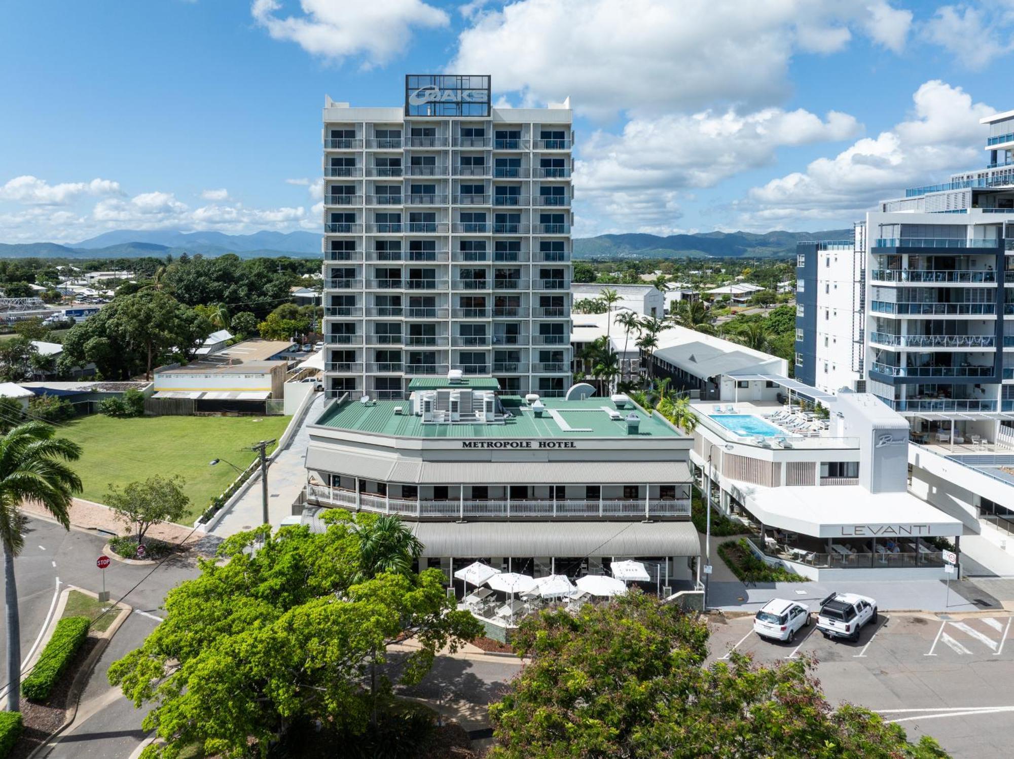 Oaks Townsville Metropole Hotel Bagian luar foto