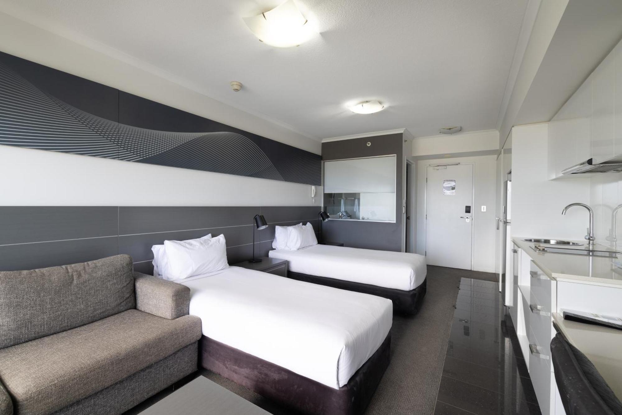 Oaks Townsville Metropole Hotel Bagian luar foto