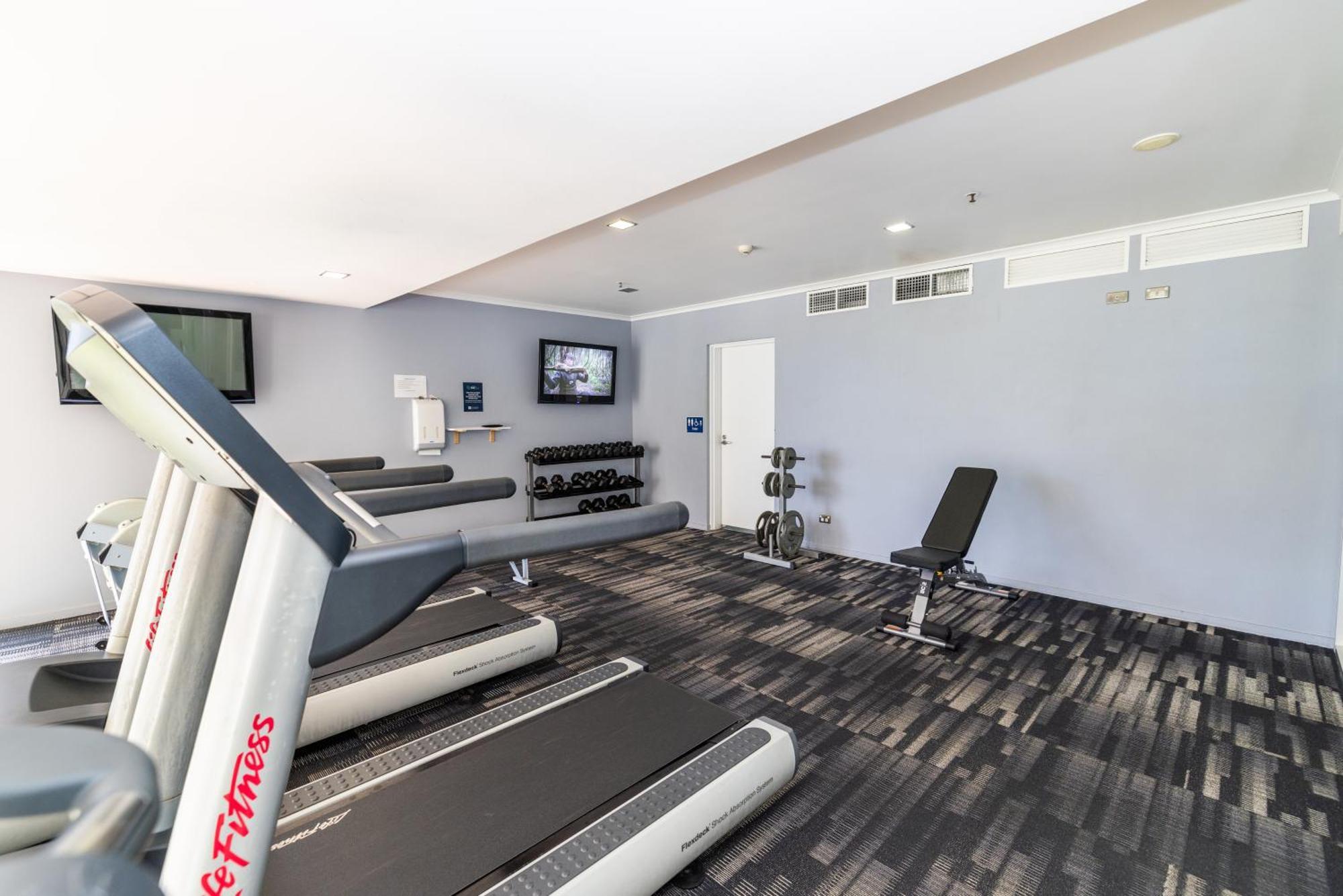 Oaks Townsville Metropole Hotel Bagian luar foto