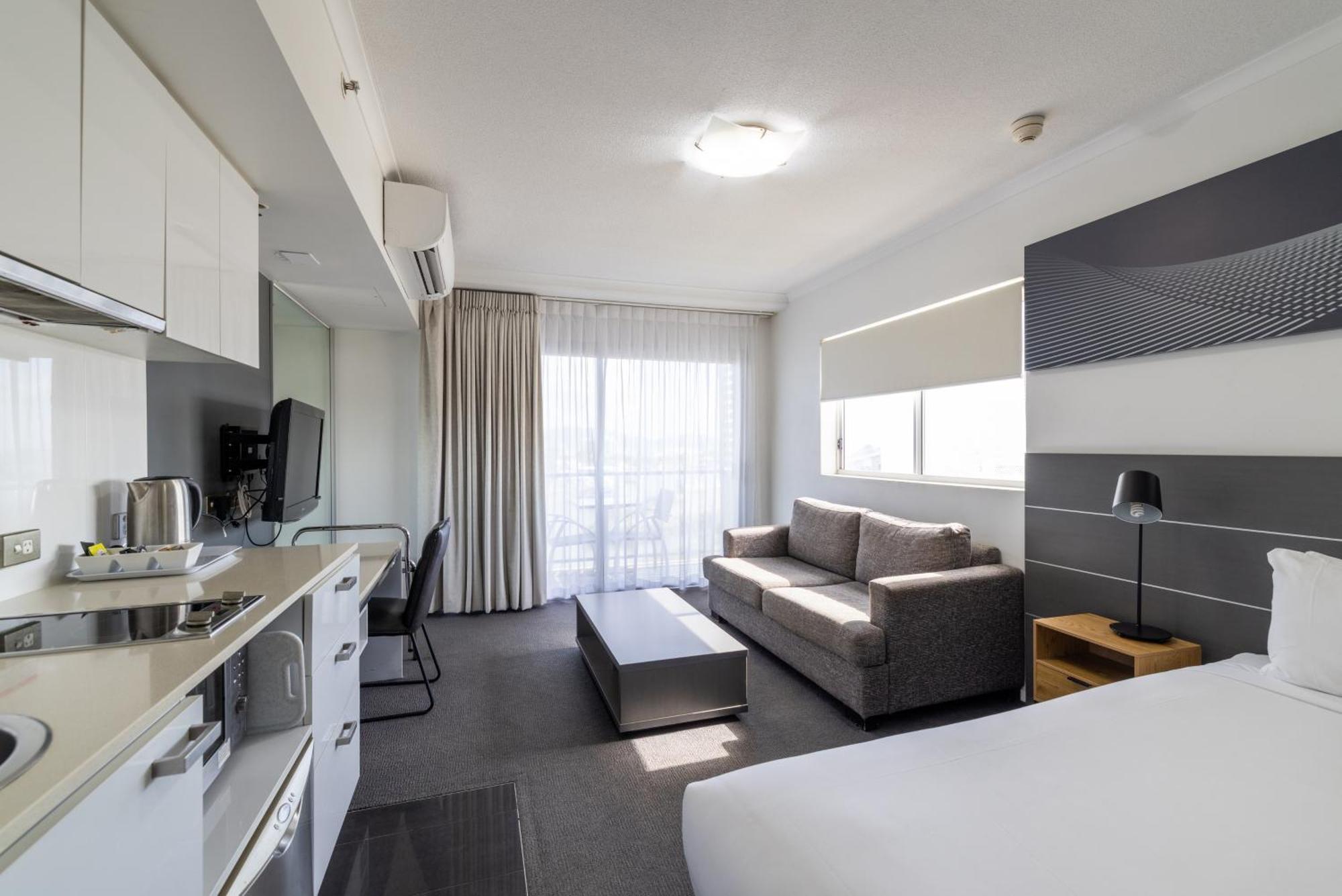 Oaks Townsville Metropole Hotel Bagian luar foto