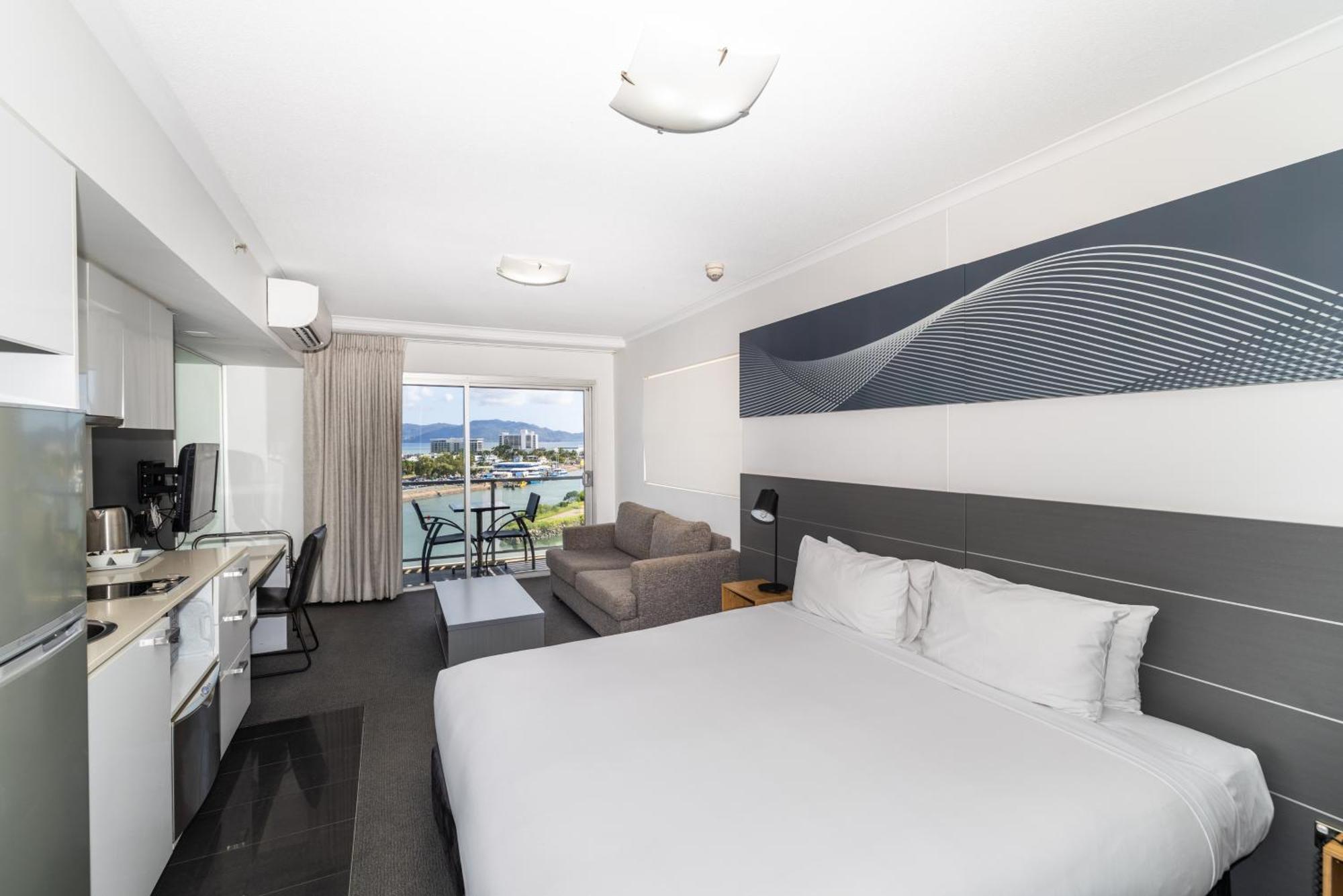 Oaks Townsville Metropole Hotel Bagian luar foto