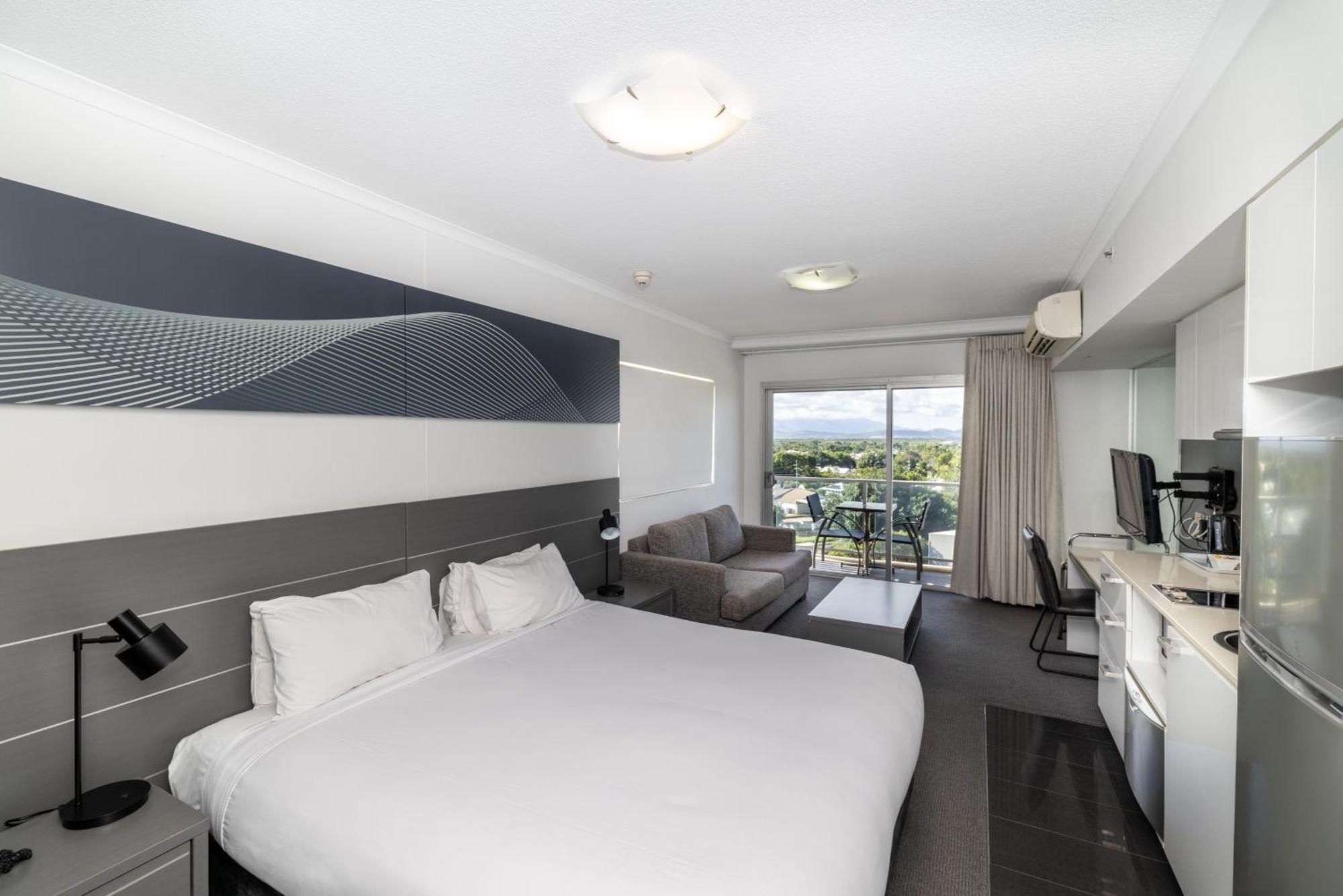 Oaks Townsville Metropole Hotel Bagian luar foto