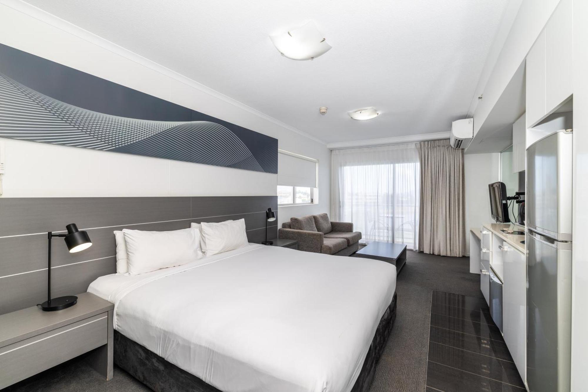 Oaks Townsville Metropole Hotel Bagian luar foto